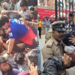 भगदड़ के एक हृदय विदारक दृश्य